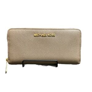 Michael Kors Zip Around Wallet- EUC